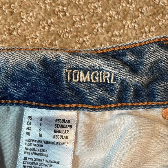 AEO distressed tomgirl jeans - Picture 3 of 3
